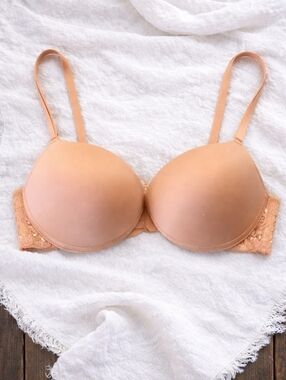 NWT Frederick's Of Hollywood Knockout Push Up Bra in Nude Size 38D